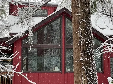 1952 W 27th Place Eugene OR 97405