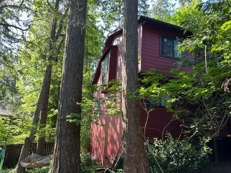 1952 W 27th Place Eugene OR 97405