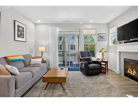 7162 NW Elise Avenue Portland OR 97229