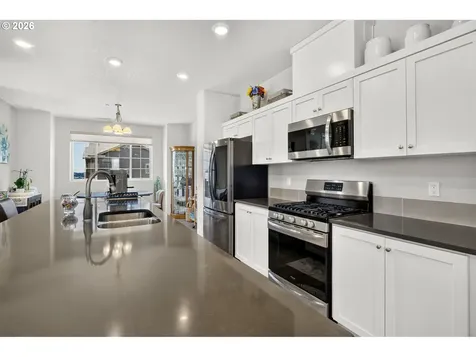 7162 NW Elise Avenue Portland OR 97229