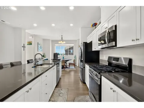 7162 NW Elise Avenue Portland OR 97229