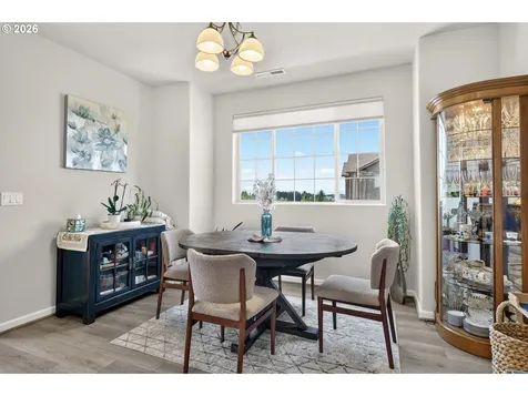 7162 NW Elise Avenue Portland OR 97229