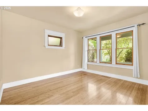 12 S Lowell Street Portland OR 97239