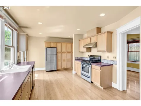 12 S Lowell Street Portland OR 97239