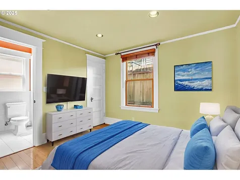 12 S Lowell Street Portland OR 97239