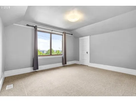 12 S Lowell Street Portland OR 97239