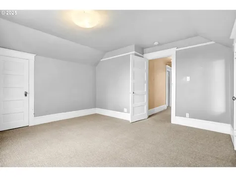 12 S Lowell Street Portland OR 97239