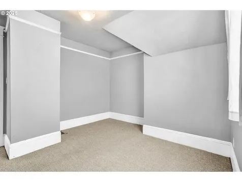 12 S Lowell Street Portland OR 97239