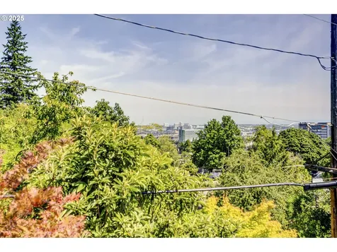 12 S Lowell Street Portland OR 97239