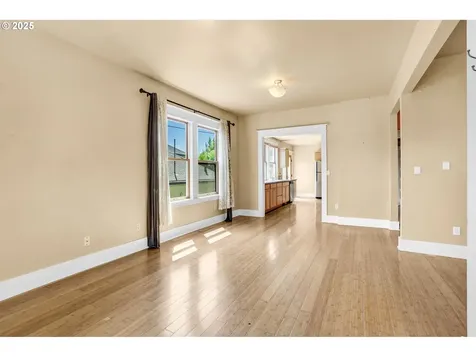 12 S Lowell Street Portland OR 97239