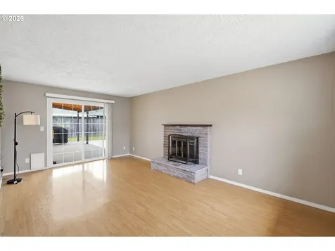 1082 Dondea Street Springfield OR 97478
