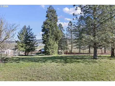 749 Douglas Street Yoncalla OR 97499