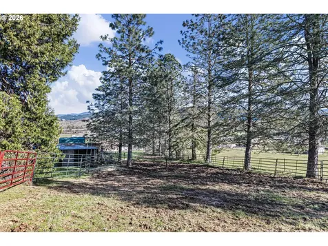 749 Douglas Street Yoncalla OR 97499