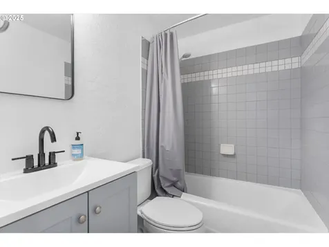 1634 N Manzanita Street Canby OR 97013