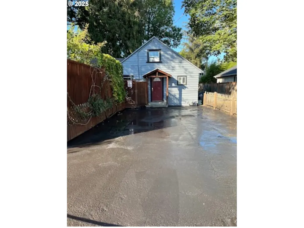 93 E Hillcrest Drive Eugene OR 97404