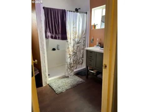93 E Hillcrest Drive Eugene OR 97404