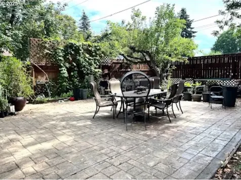 93 E Hillcrest Drive Eugene OR 97404