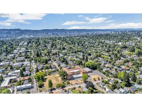 2381 SE 45th Avenue Portland OR 97215