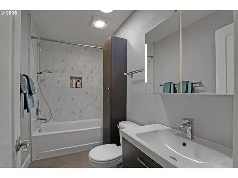 4621 SE 51st Avenue Portland OR 97206