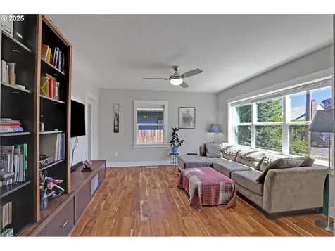 4621 SE 51st Avenue Portland OR 97206