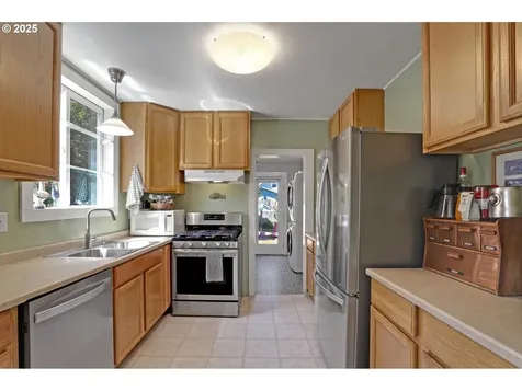 4621 SE 51st Avenue Portland OR 97206