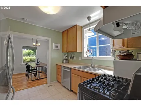 4621 SE 51st Avenue Portland OR 97206
