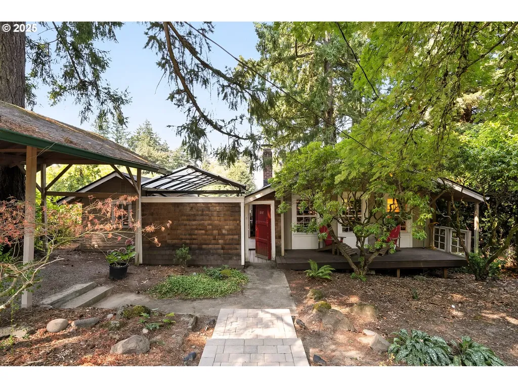 8147 SW 40th Avenue Portland OR 97219