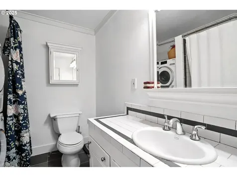 8147 SW 40th Avenue Portland OR 97219