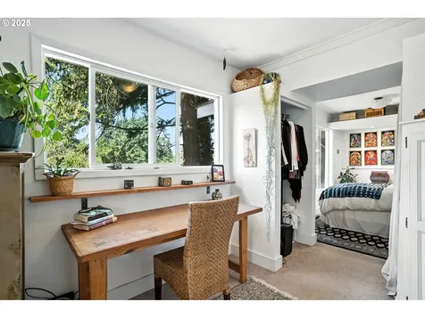 8147 SW 40th Avenue Portland OR 97219