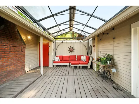8147 SW 40th Avenue Portland OR 97219