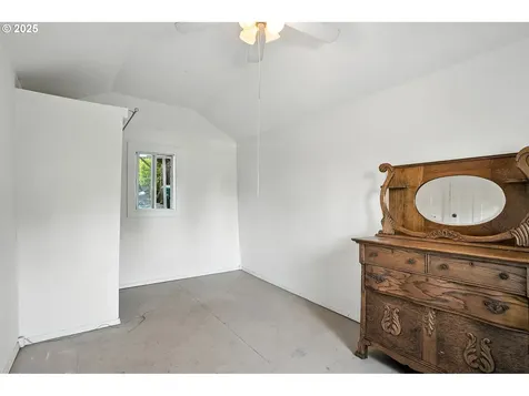 8147 SW 40th Avenue Portland OR 97219