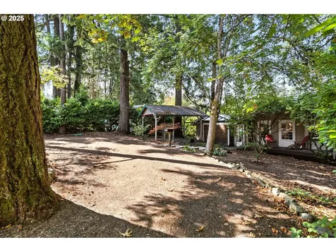 8147 SW 40th Avenue Portland OR 97219