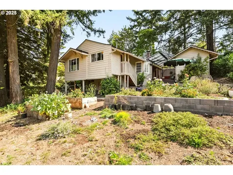8147 SW 40th Avenue Portland OR 97219