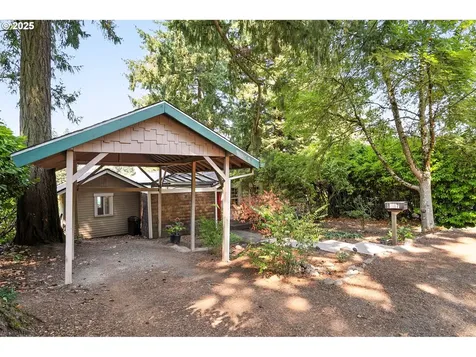 8147 SW 40th Avenue Portland OR 97219
