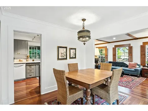 8147 SW 40th Avenue Portland OR 97219