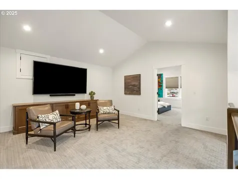 17815 Pilkington Road Lake Oswego OR 97035