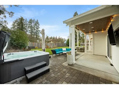 17815 Pilkington Road Lake Oswego OR 97035