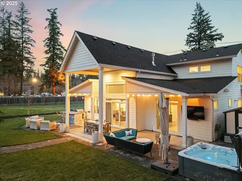 17815 Pilkington Road Lake Oswego OR 97035