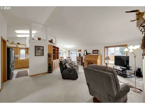 2451 Bowtie Avenue Eugene OR 97404