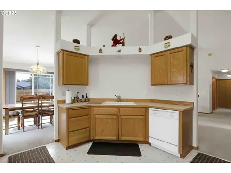 2451 Bowtie Avenue Eugene OR 97404