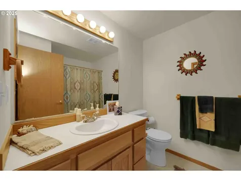 2451 Bowtie Avenue Eugene OR 97404