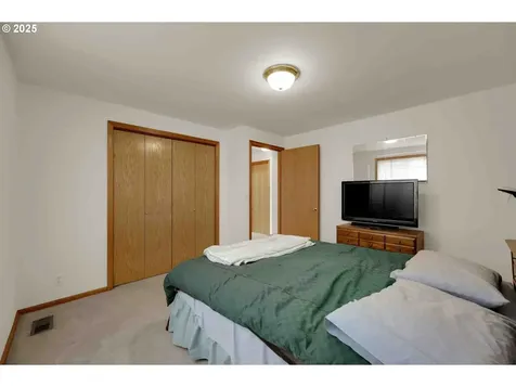 2451 Bowtie Avenue Eugene OR 97404