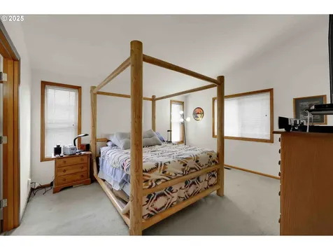 2451 Bowtie Avenue Eugene OR 97404
