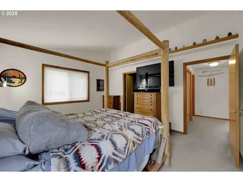 2451 Bowtie Avenue Eugene OR 97404
