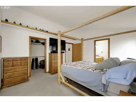 2451 Bowtie Avenue Eugene OR 97404