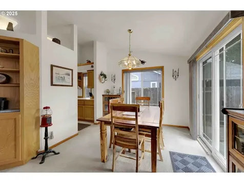 2451 Bowtie Avenue Eugene OR 97404