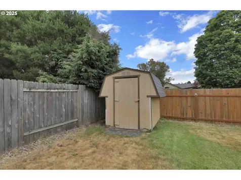 2451 Bowtie Avenue Eugene OR 97404