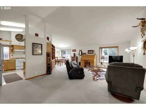 2451 Bowtie Avenue Eugene OR 97404