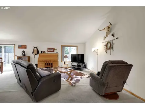 2451 Bowtie Avenue Eugene OR 97404
