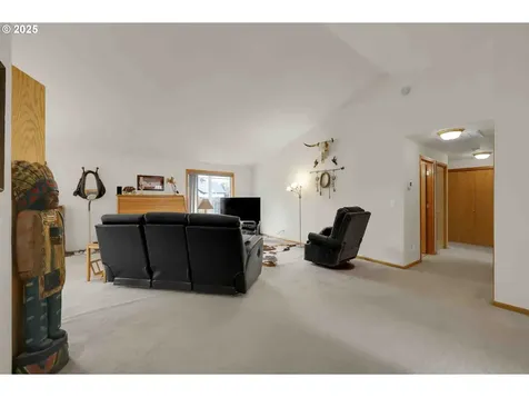 2451 Bowtie Avenue Eugene OR 97404